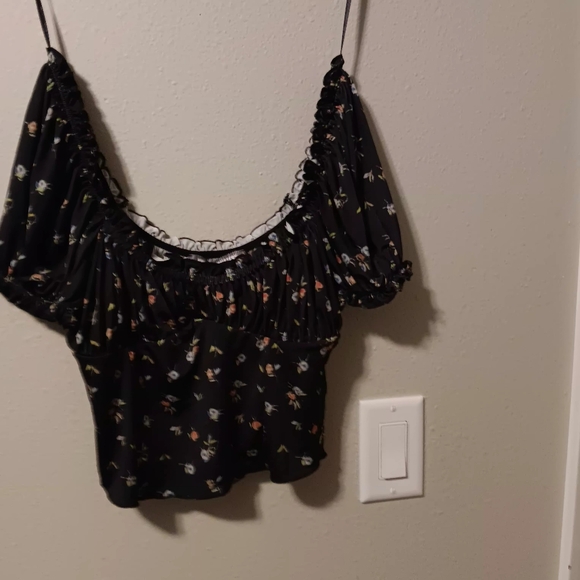 Urban Outfitters Black Floral Off-Shoulder Crop Blouse - Picture 9 of 11
